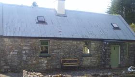 Old style, quirky country cottage  in Ballinaglera complete with stunning views