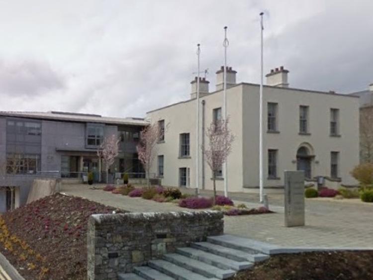 Council staff are treating councillors "like dirt"