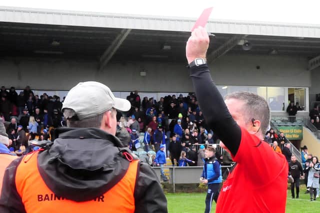 Melvin Gaels broke quickly, Conor Sheridan pointing after a good run from Shane McGloin but the game became disjointed, neither side able to make headway with Melvin Gaels selector Val Murray going into the referee’s book.