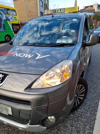 Gardaí seize taxi after driver unbuckles and overloads
