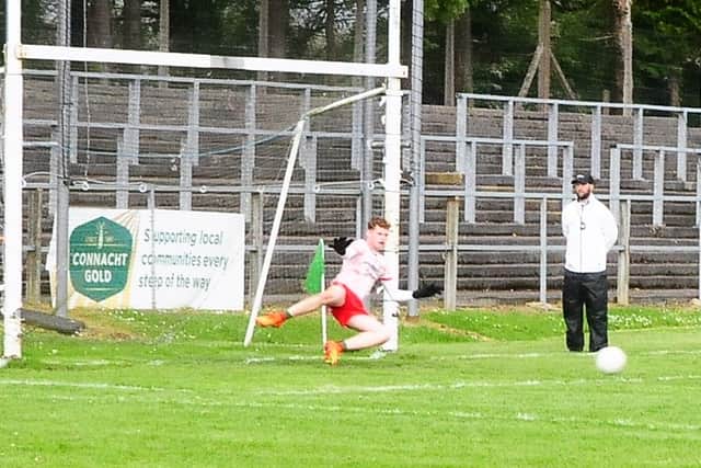 Honeyman lined up his shot and sent the Mayo keeper the wrong way but unfortunately, his shot hit the post and went out for a goal-kick. Leitrim did take the lead with a Honeyman free three minutes later.