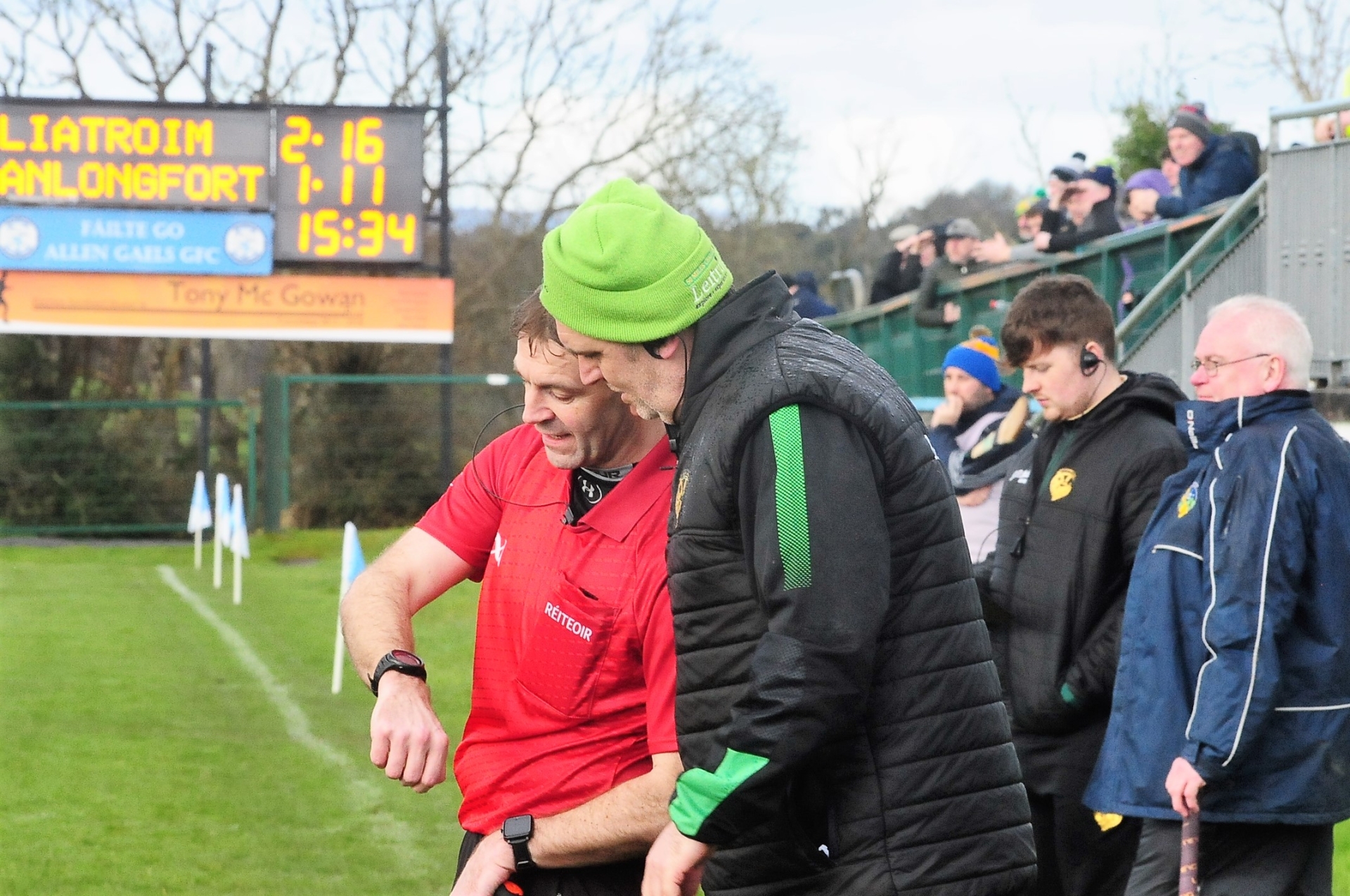 Leitrim manager Olcan Conway chats with the linesman to see how long is left in Saturday's Allianz NHL Division 3B Semi-Final Picture: Willie Donnellan
