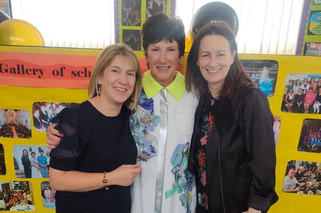 Caroline Healy (centre) with teachers, Lynn Kearns (left) and Tara (right).