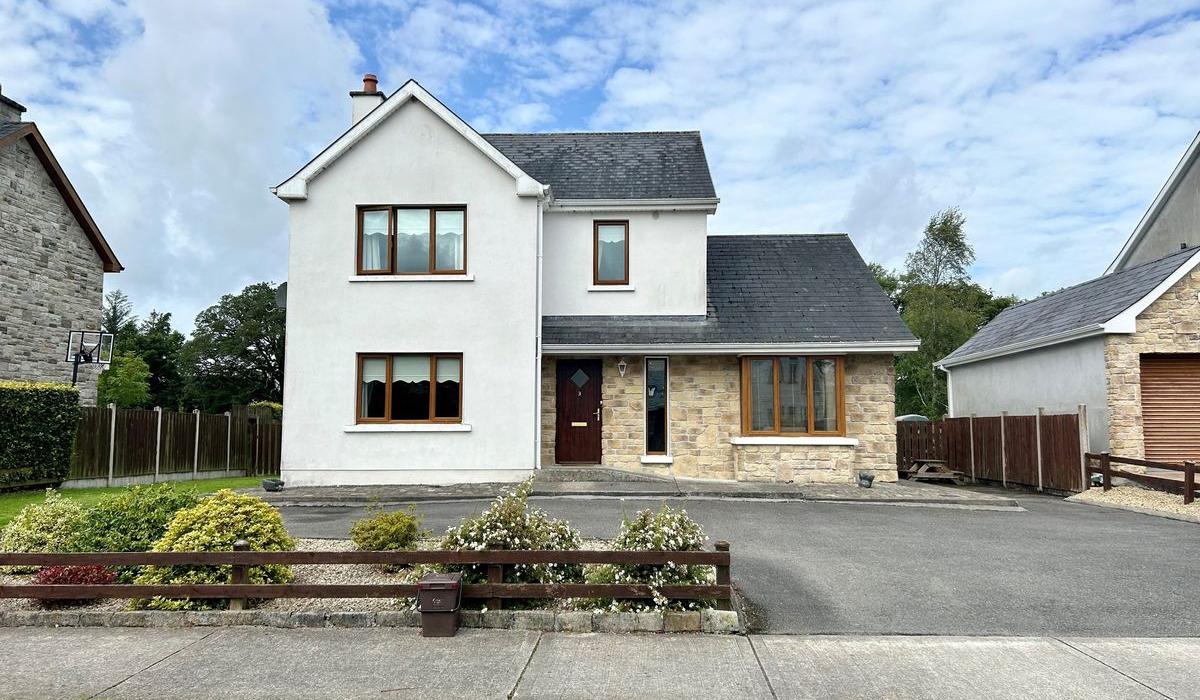 PICTURES 5bedroom house with huge kitchen for sale for just €285,000