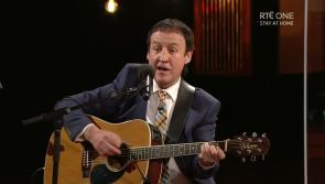 Declan Nerney brings his iconic country sound to the Island Theatre 