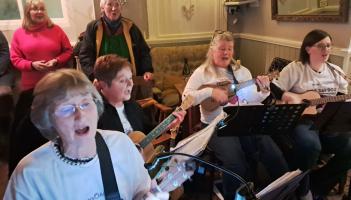 Ballinamore Ukulele group strikes a chord for women&rsquo;s aid on Nollaig na Mban