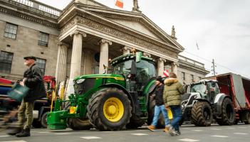 &lsquo;Scrap that carbon tax!&rsquo; - Protestors say government is totally 'disconnected' as roads remain at a standstill