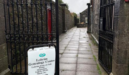Businesses wondering why access gate locked in Leitrim town is locked in run-up to Christmas