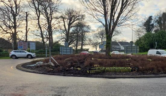 Man arrested after late night crash at Leitrim roundabout