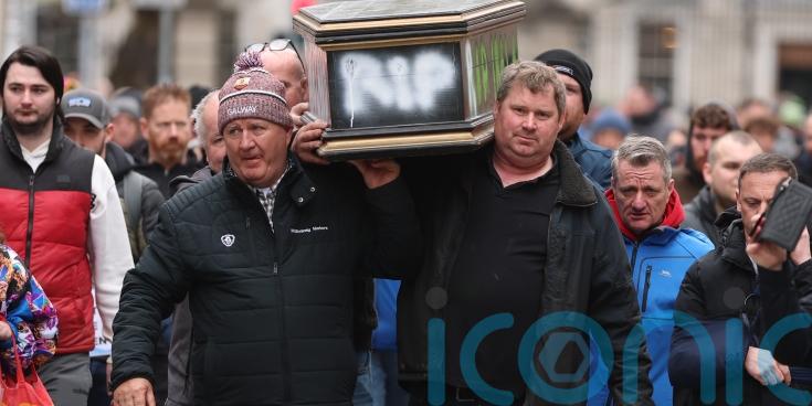 Further motorway closures as fuel-cost talks to resume