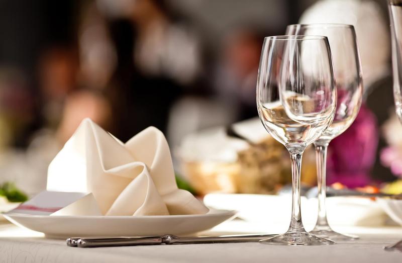 Industry says indoor hospitality for fully vaccinated 'unworkable'