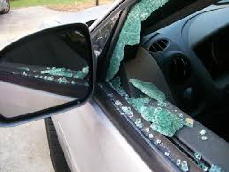 Cars broken into in Ballinamore