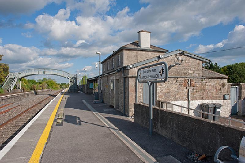 Call for toilets and shelter to be made available at Carrick-on-Shannon railway station on weekends
