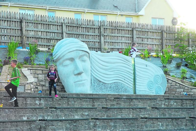 Impressive sculpture unveiled in Drumshanbo