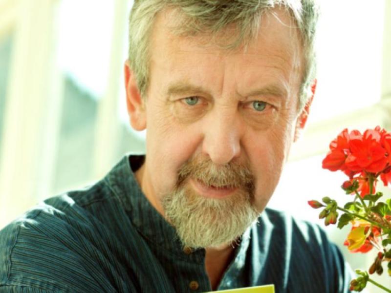 Writer Michael Harding to opens Mary McNutt Painting Exhibition in Arigna