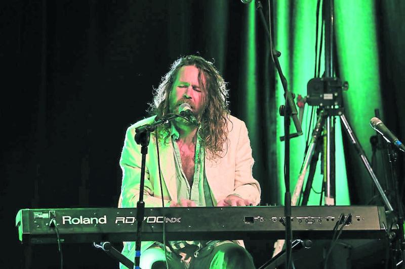 Liam O'Maonlai to play Carrick Chapel Sessions as part of Carrick Carnival