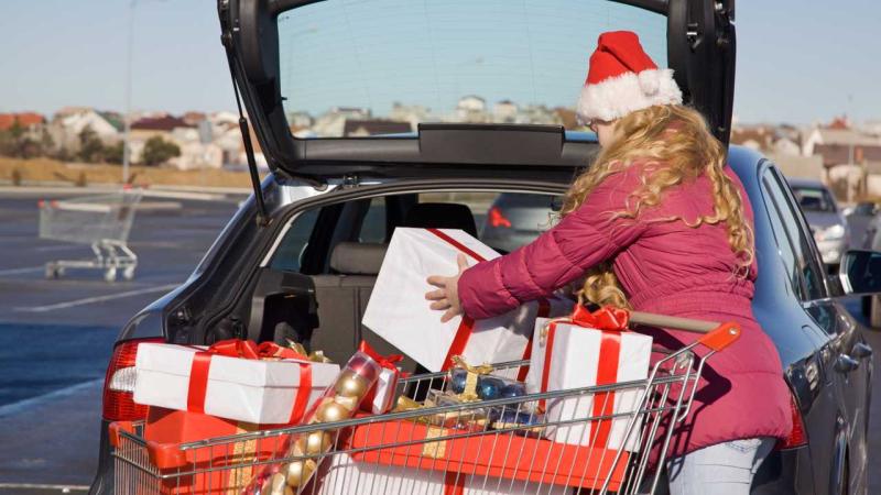 Households spend €2800 in shops this December, €940 more than any other month