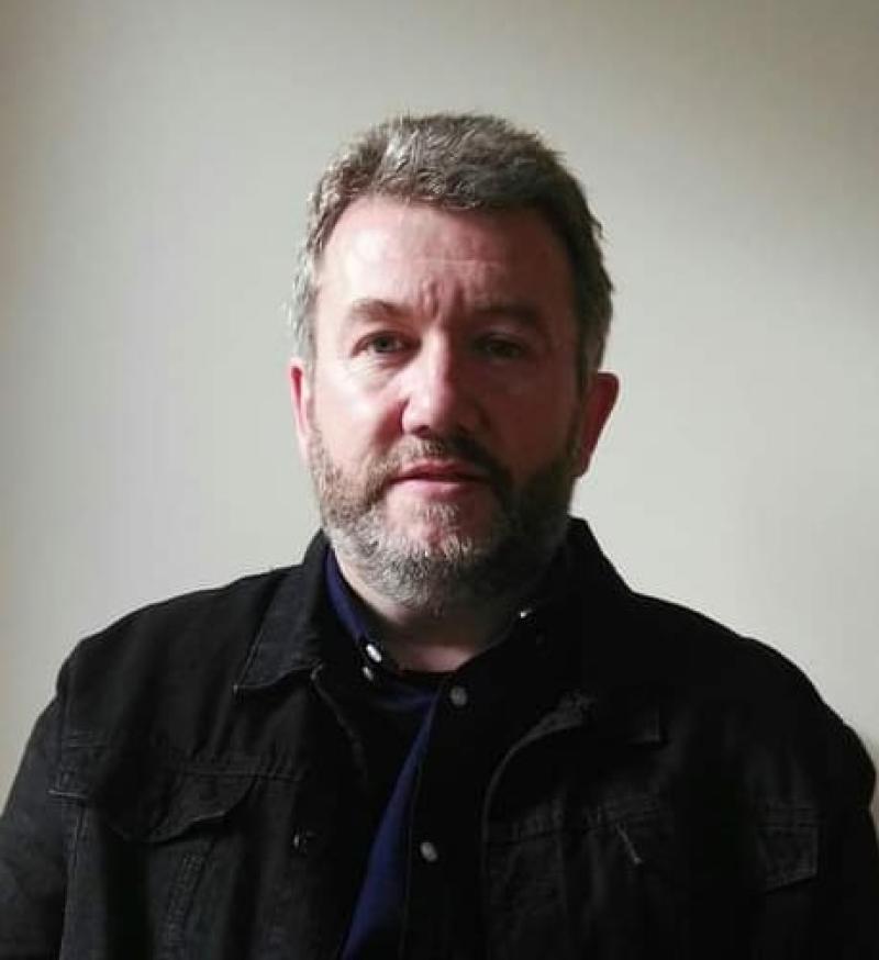 Carrigallen author  signs a three-book dealing with leading UK publishers
