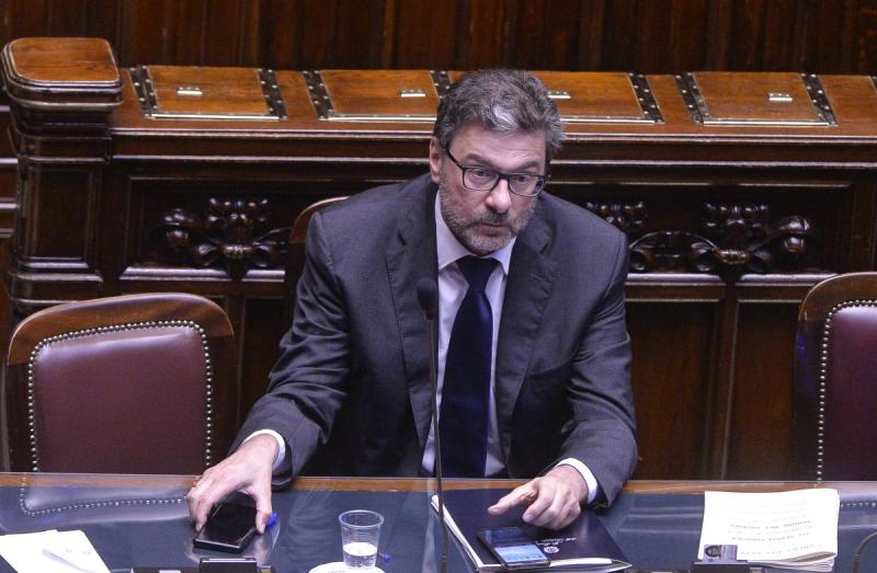 Giorgetti all'Eurogruppo "Saremo realisti e prudenti"