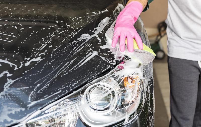 Removing bug splats and tree sap from your car
