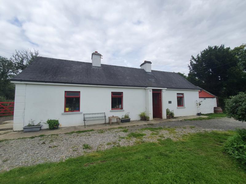 Charming cottage comes to market at Drumracken in Carrick on Shannon 