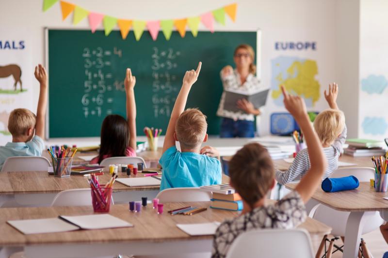 One-in-four Irish secondary schools parents take out loans to meet back-to-school costs   