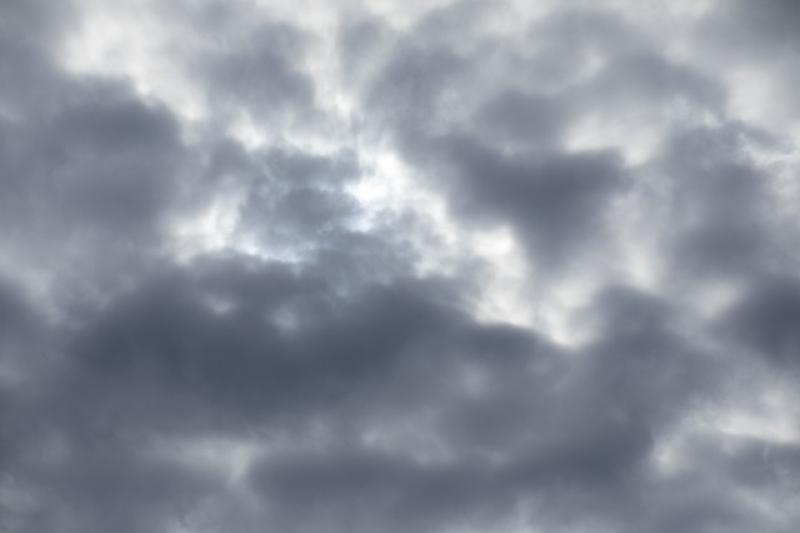 Met Éireann is predicting outbreaks of rain and some hazy sunshine over the weekend 