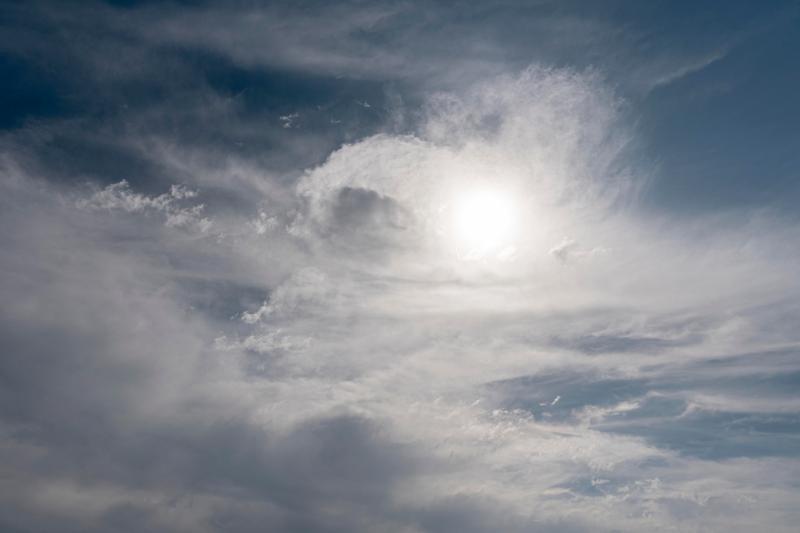 Dry and warm day continues with highs of 20 degrees this Monday