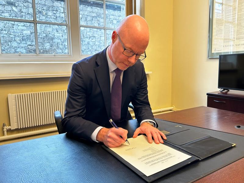 Minister for Health bans the sale of nicotine inhaling products to children with immediate effect
