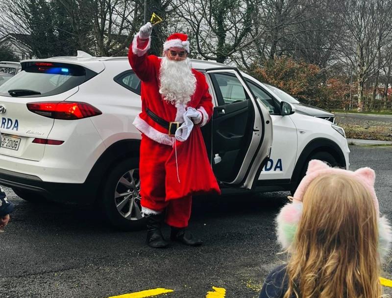 Santa Claus makes a special visit and brings joy to Casa Nazaré
