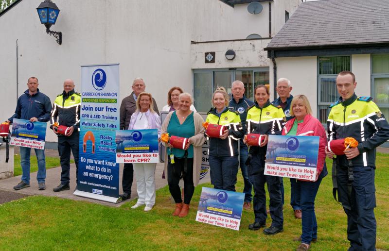 Carrick-on-Shannon Rapid River Responders purchase throw-bags and a defibrillator for An Garda Síochána