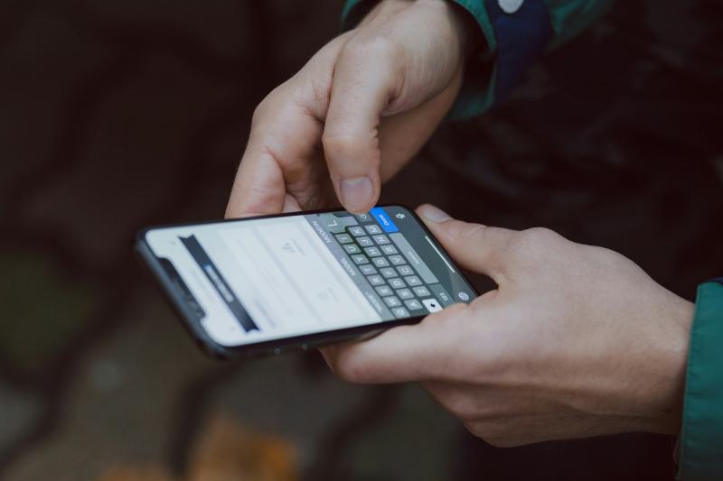 Online sites overtake TV as main source of news for Irish people