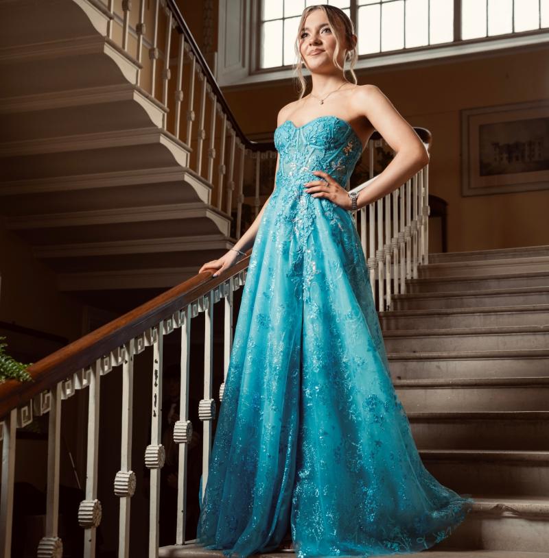 A Leitrim student needs your vote to be crowned Ireland’s best dressed debutante.