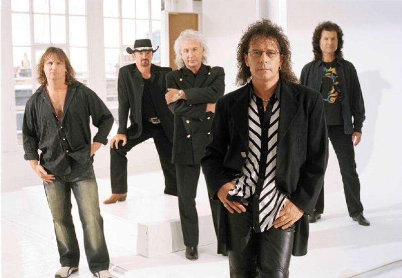 Famous song 'Living Next Door to Alice' with Smokie Live in Carrick-on-Shannon