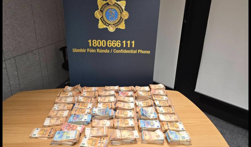 Gardaí seize almost €400,000 in cash from houses in Leitrim and Dublin