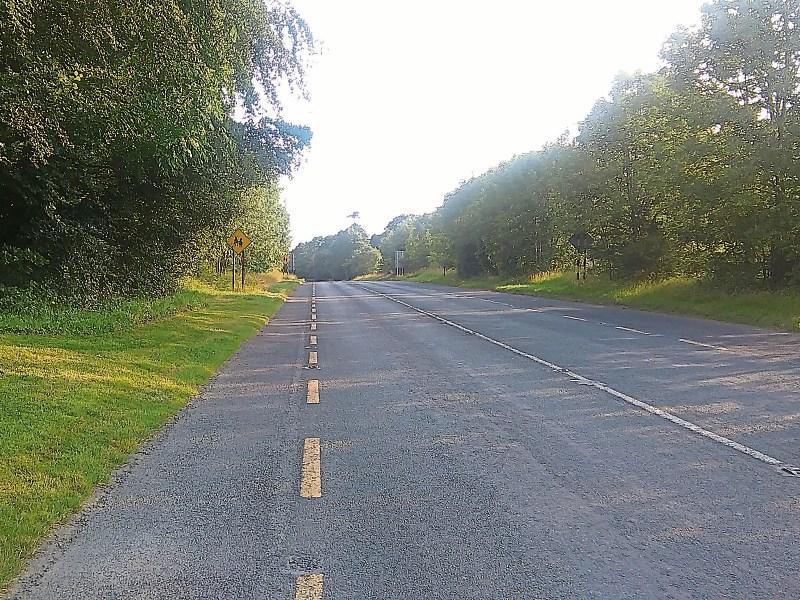 Difficulty in distinguishing road edge in Carrigallen