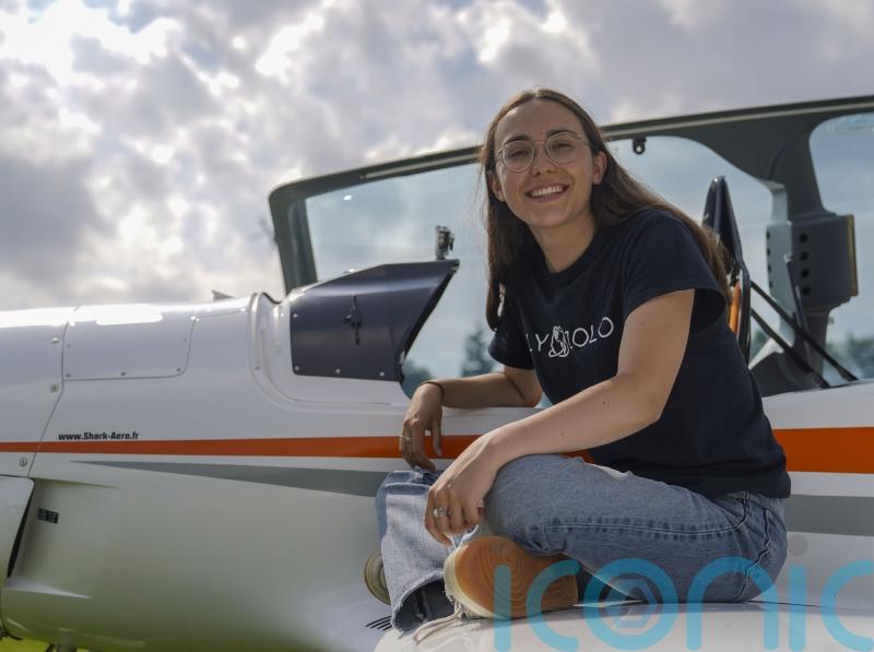 19 year old becomes youngest woman to fly solo around the world