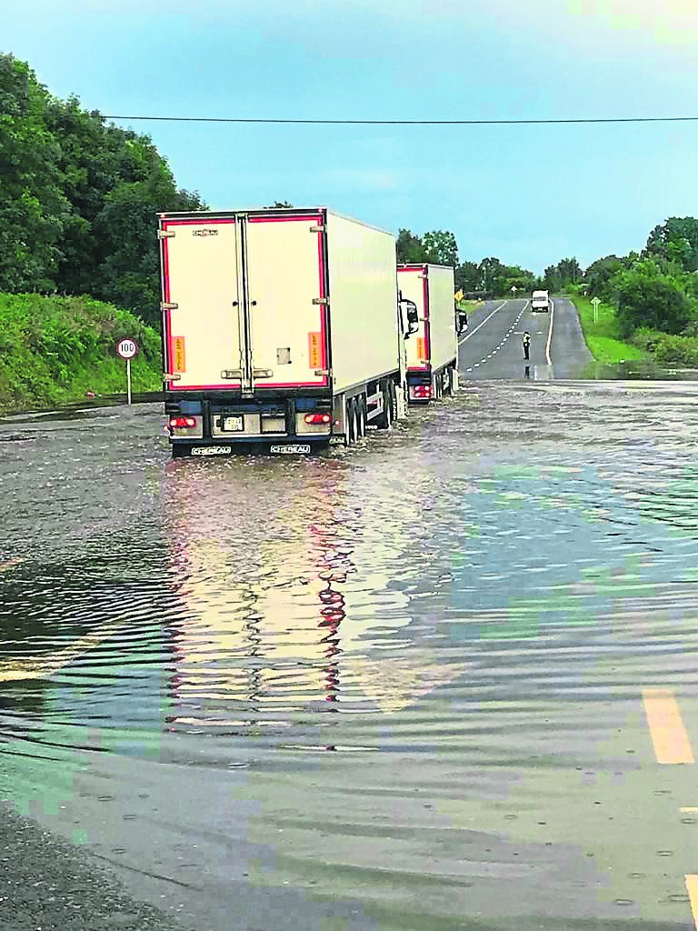 Flooding on the N4. Picture: Gerry Faughnan
