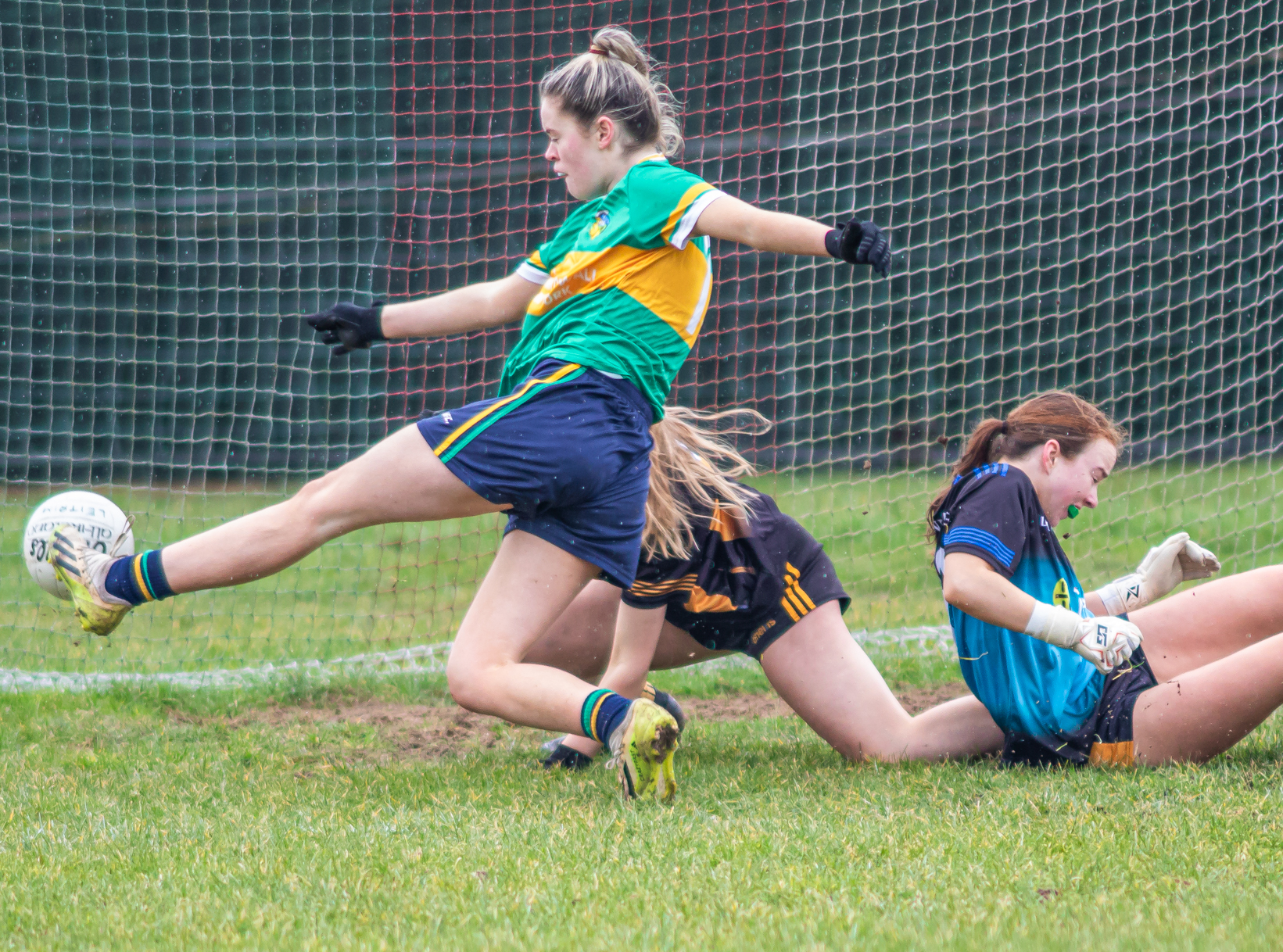 Ella McNamara opens the scoring for Leitrim in the first minute of their league clash with Kilkenny on Sunday